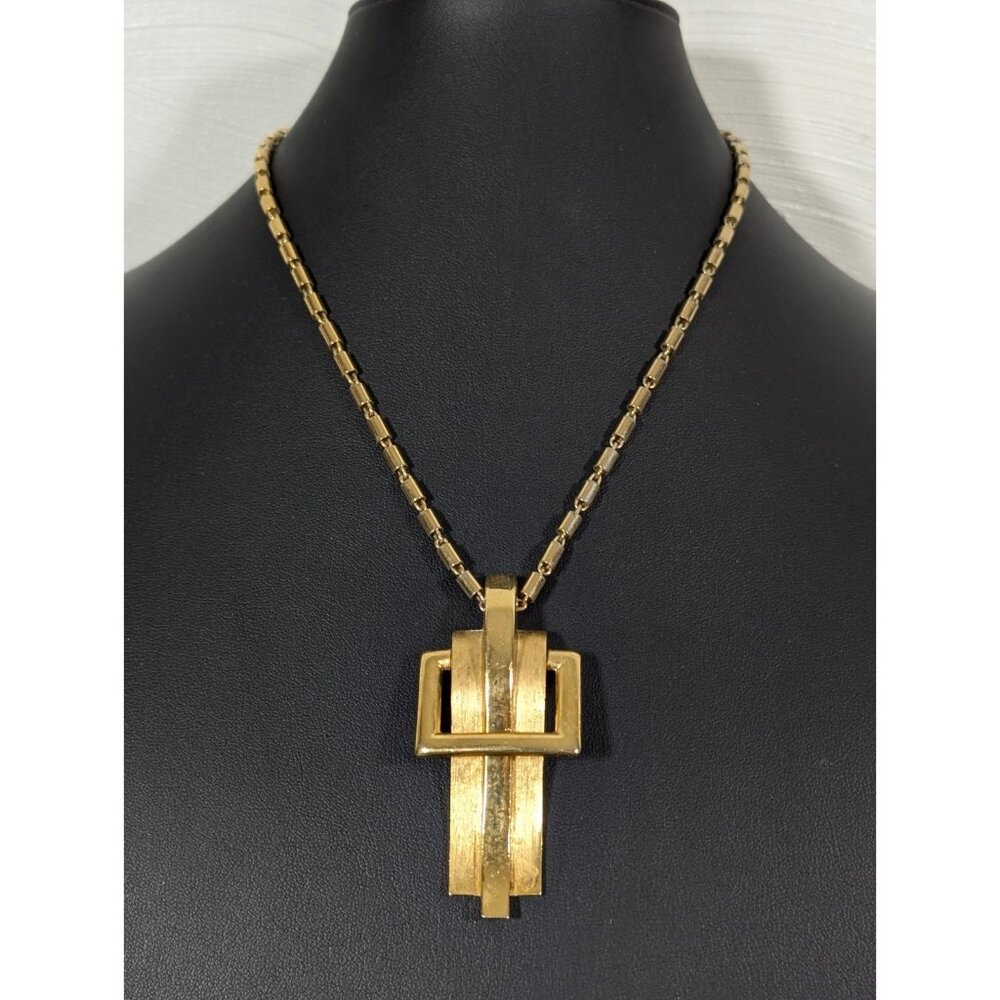 VTG Crown Trifari Textured Polished Belt Buckle Pendant‎ Necklace 17 in MCM - Picture 2 of 10